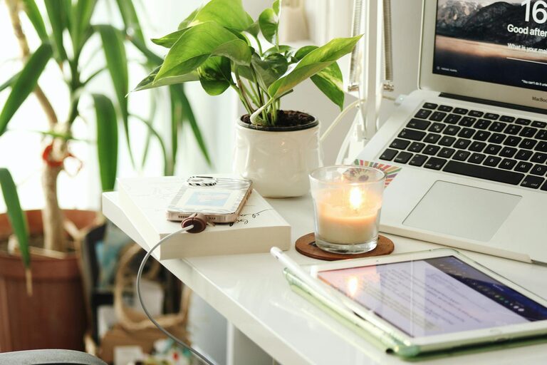 10 Tips for Creating a Cozy and Productive Home Office Space